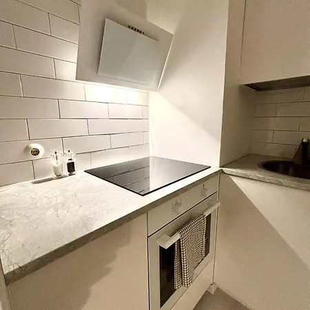 Nicely Furnished Near Centrum, Free Parking