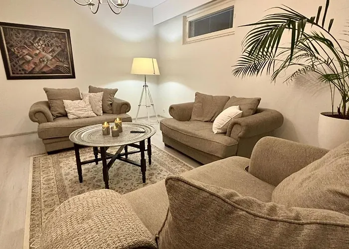 Nicely Furnished Near Centrum, Free Parking ポリ